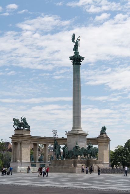 Budapest: Private City Tuk-Tuk Tour & Boat Cruise - Jewish Quarter, Great Synagogue, and the Shape of Buda-Pest History