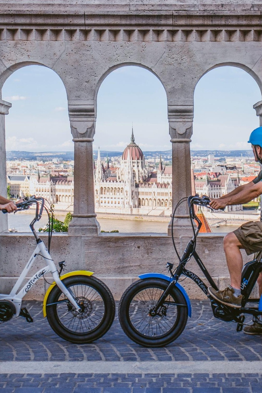 Budapest: Private Customizable Tour in French - Heroes Square and a guided look you can actually follow