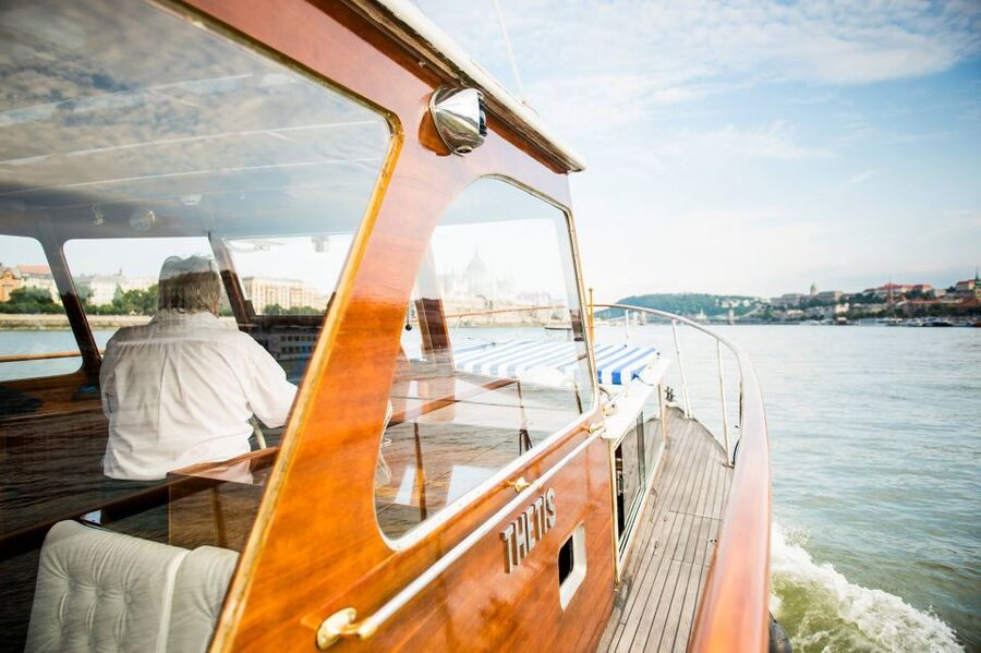 Budapest: Private Danube Yacht Cruise with Welcome Drink - Who this private Danube cruise suits best