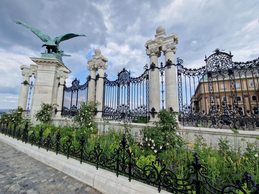 Budapest: private deluxe tour with a native, in Spanish - Deluxe Car Pickup That Actually Makes Sense for 4 Hours