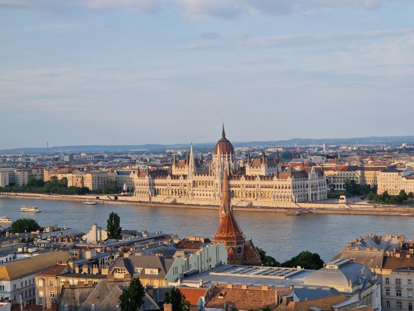 Budapest: private deluxe tour with a native, in Spanish - Andrássy Avenue to Heroes’ Square: City Power on the Pest Side