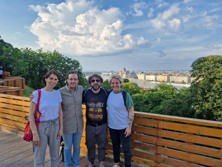 Budapest: private deluxe tour with a native, in Spanish - Jewish Quarter and the Synagogue Area: A Meaningful Stop