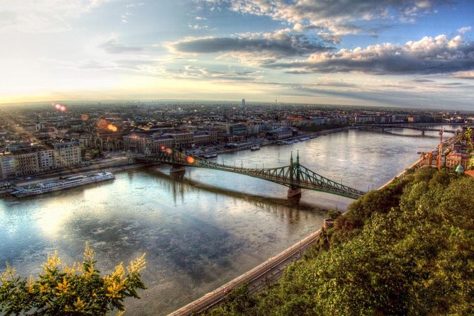 Budapest Private Full Day City Tour with a comfortable air -conditioned car - Erzsébet Square to Parliament and the Danube bridges on foot