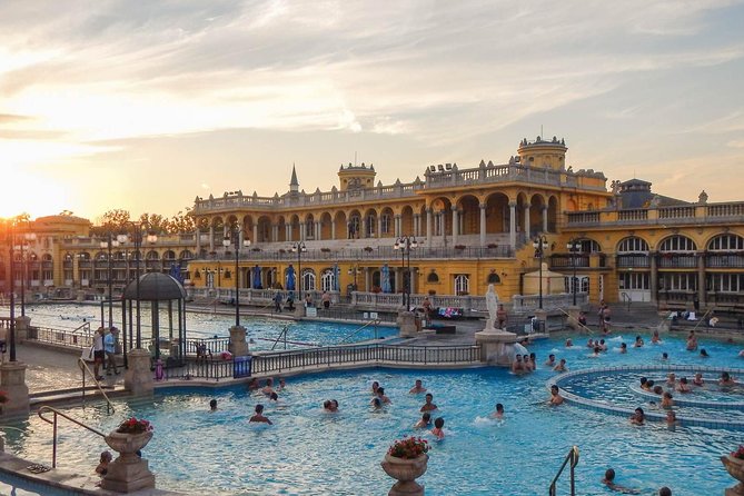 Budapest Private Full Day City Tour with a comfortable air -conditioned car - Danube memorials, bridges, and quick city corners from the car