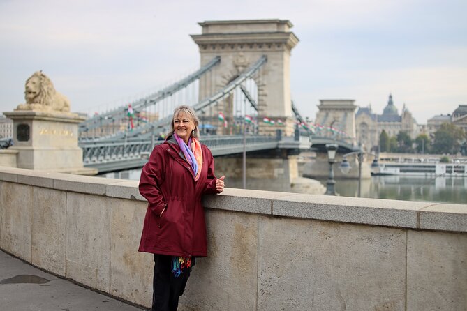 Budapest Private Guided Tour with Photoshoot - Small(2hrs) - Hungarian Parliament Building finale at Kossuth Lajos tér