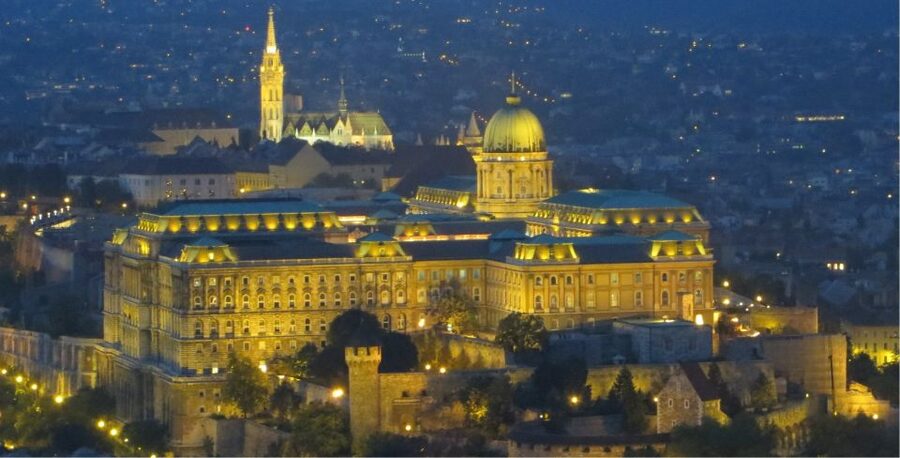 Budapest: Private Luxury Sightseeing Tour - City Park and Széchenyi Bath from the outside