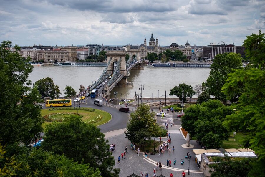 Budapest: Private Luxury Sightseeing Tour - Photo stops that give you a mental map fast