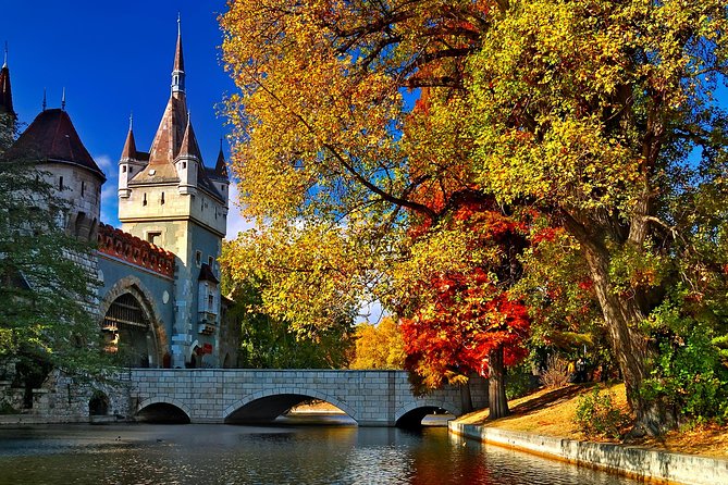 Budapest Private Luxury Sightseeing Tour with Guide and Transport - Buda Castle district: Chain Bridge, Trinity Square, Matthias, and Fisherman’s Bastion