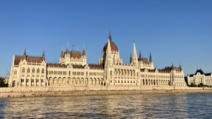 Budapest: Private Sightseeing Tour by car - Heroes’ Square, Basilica, Opera, and how the guide “reads the city” for you