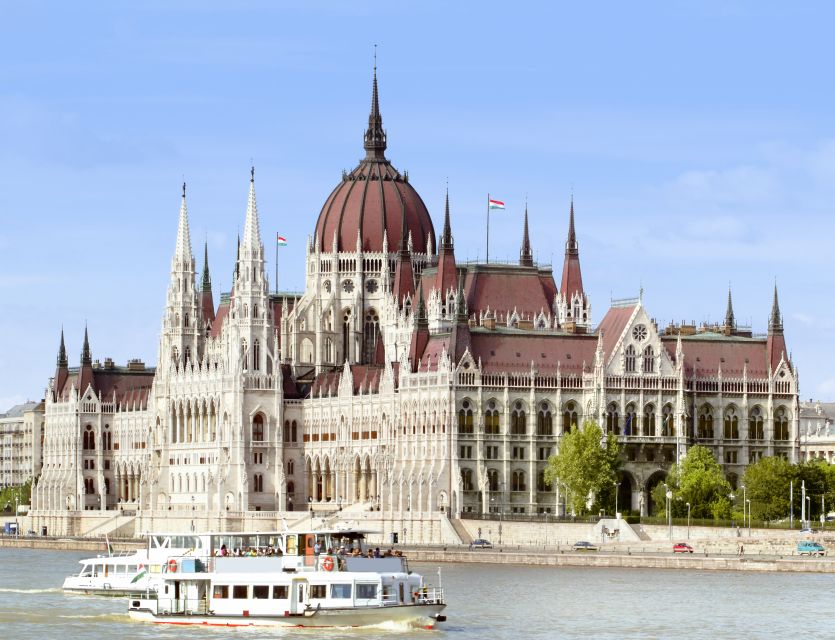 Budapest: Private Walking Tour of City with Spanish Guide - Key things that make this Budapest tour work