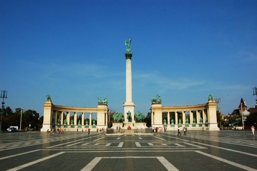 Budapest: Private Walking Tour of City with Spanish Guide - Parliament, the Opera House, and Andrássy Avenue without the crowds’ rush