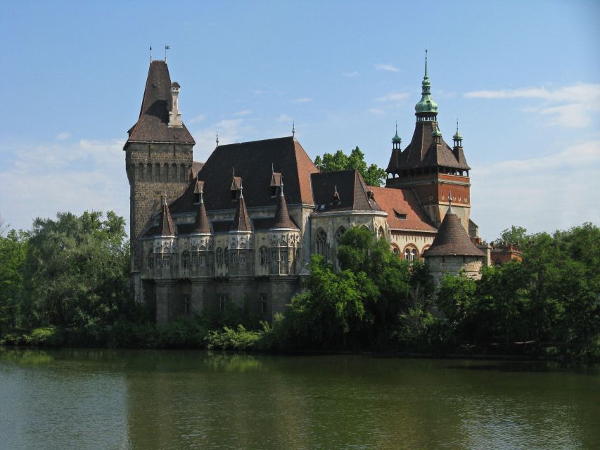 Budapest: Private Walking Tour of City with Spanish Guide - What’s not included, and how to plan your day smart