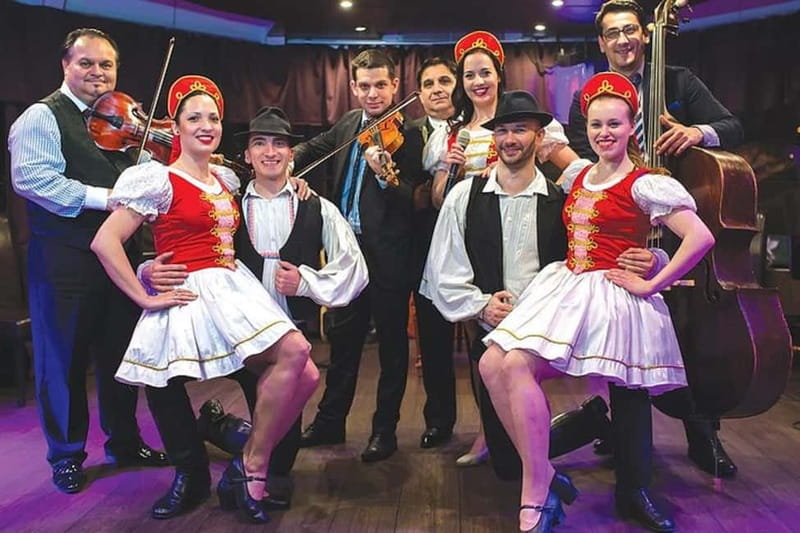 Budapest: Prosecco Dinner Cruise with Live Music - The cruise route: Gellert Hill, Chain Bridge, Parliament, and more lights than you expect
