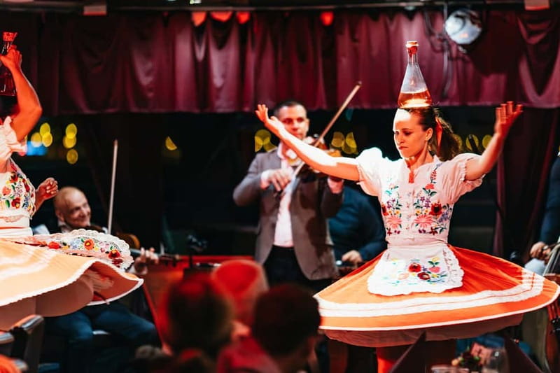 Budapest: Prosecco Dinner Cruise with Live Music - Live music and folk dancing: what you’re actually paying for