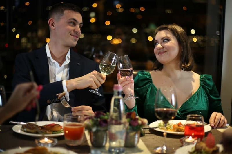 Budapest: Prosecco Dinner Cruise with Live Music - Meeting the Silverline boat by Elizabeth Bridge, and what to do first