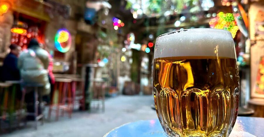 Budapest: Ruin Bar Tour - Starting point by the synagogue ticket office, then you’re off
