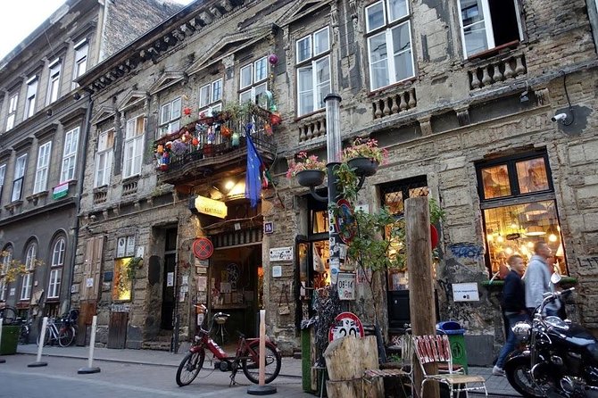 Budapest Ruin Bars Evening Walking Tour with Drinks & Snacks - Quick tips to get the most from the night