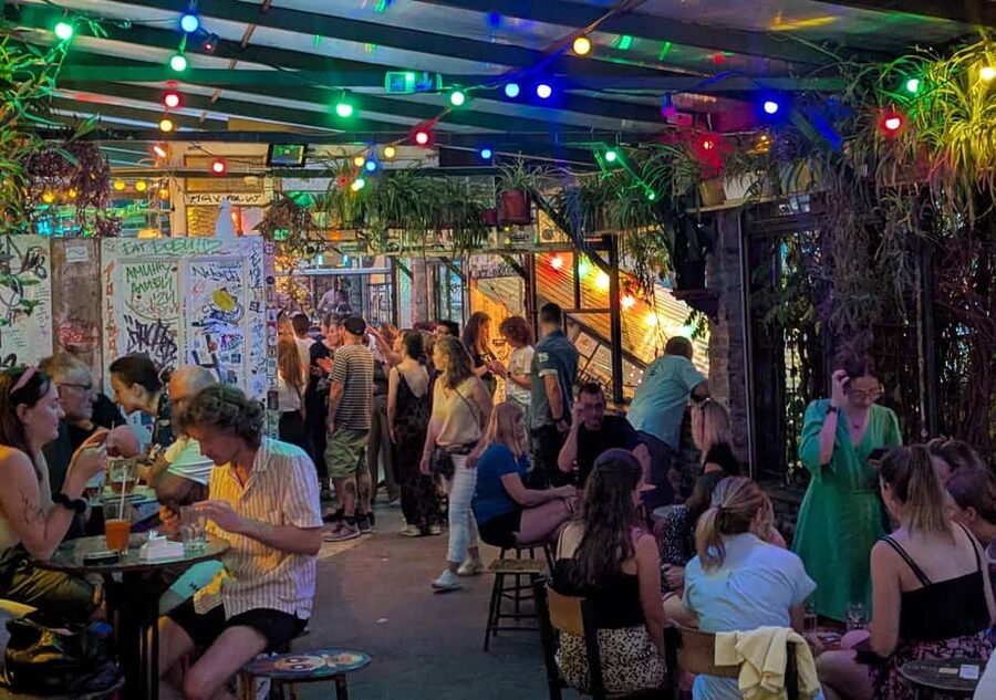 Budapest: Ruin Bars, Street Art, and Jewish Quarter Tour - Ruin Bars, Several Stops, and the Local Way to Toast