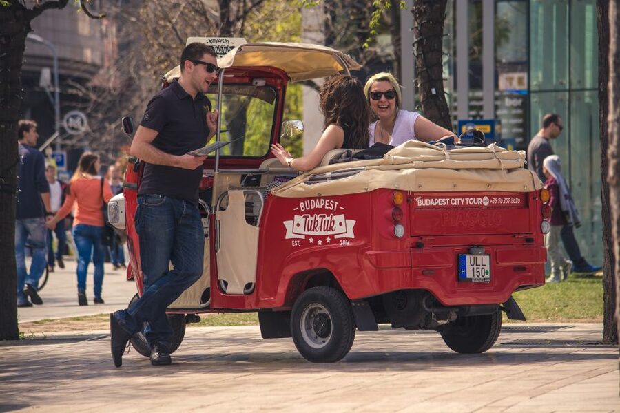 Budapest: Scenic Tuk Tuk Tour - Your Ride Through Central Budapest: The Landmark Loop