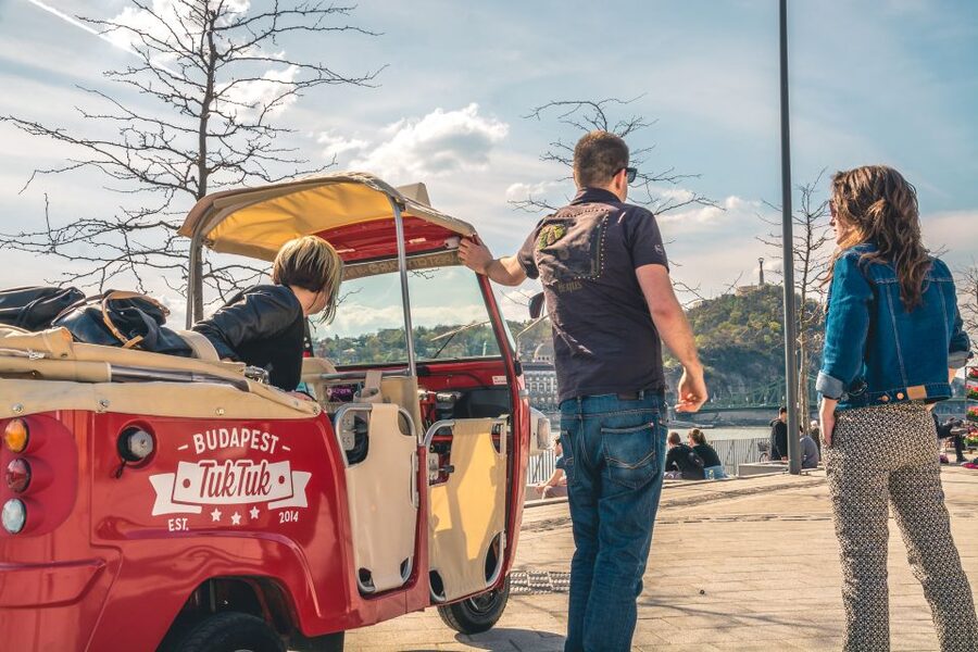 Budapest: Scenic Tuk Tuk Tour - Gellért Hill, Citadel Views, and Philosopher’s Garden Stops