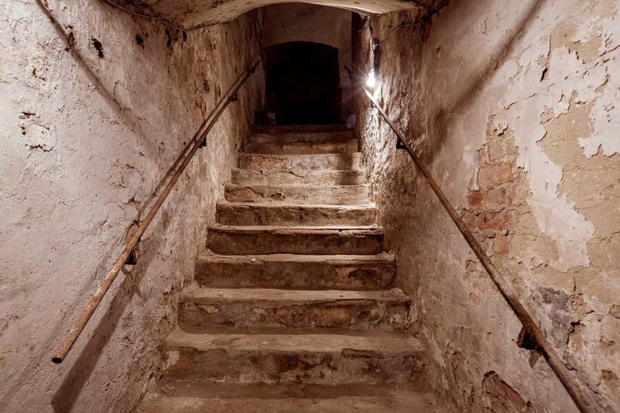 Budapest: Secrets of the Old Town of Buda Guided Walk - How the 90 minutes actually feel: pace, stairs, and weather