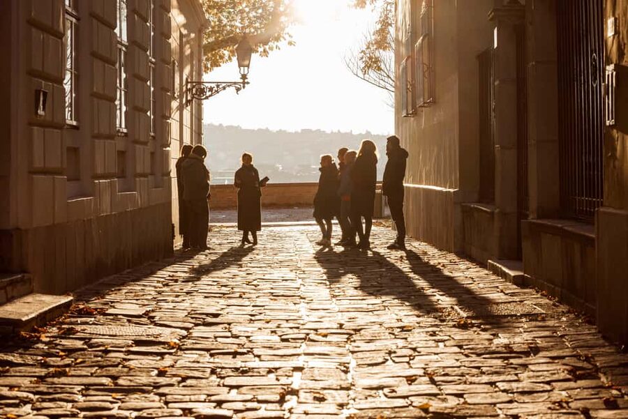 Budapest: Secrets of the Old Town of Buda Guided Walk - Finding your guide: the turquoise umbrella matters