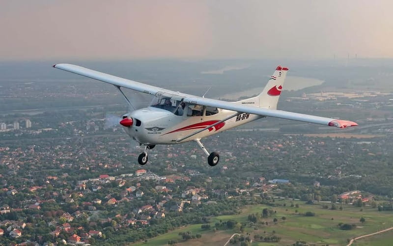 Budapest Sightseeing Flight with Cessna C172 - Taking off at Budaörs Airport (LHBS): check-in and how to plan your time