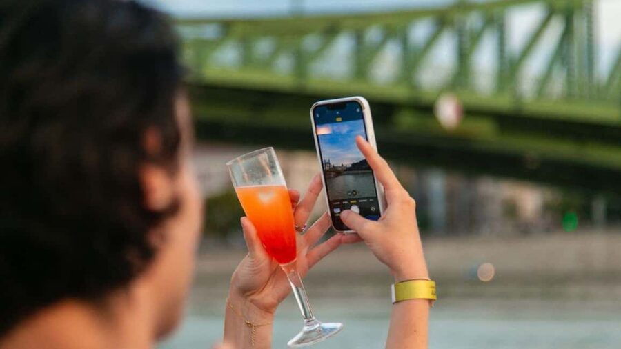 Budapest: Sightseeing River Cruise with Unlimited Cocktails - Audio Guide in the Ultimate Budapest App: Helpful, Not Overbearing