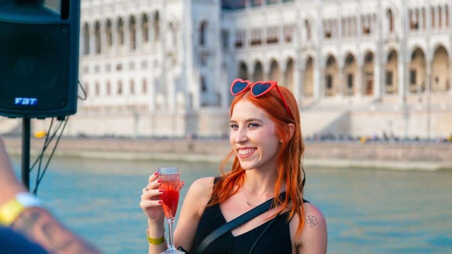 Budapest: Sightseeing River Cruise with Unlimited Cocktails - Should You Book the Budapest Sunset Cruise With Unlimited Cocktails?