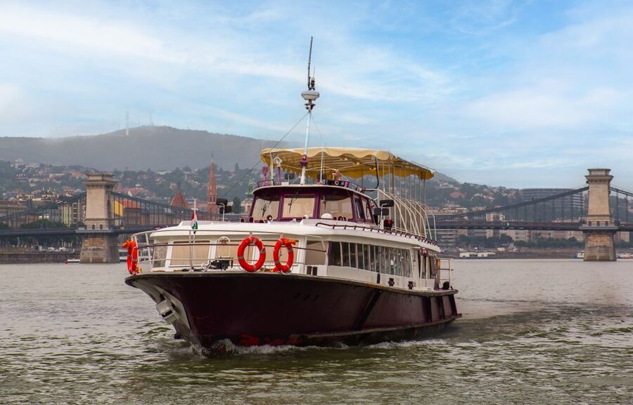 Budapest: Sightseeing Tour by Boat - Key things to know before you go
