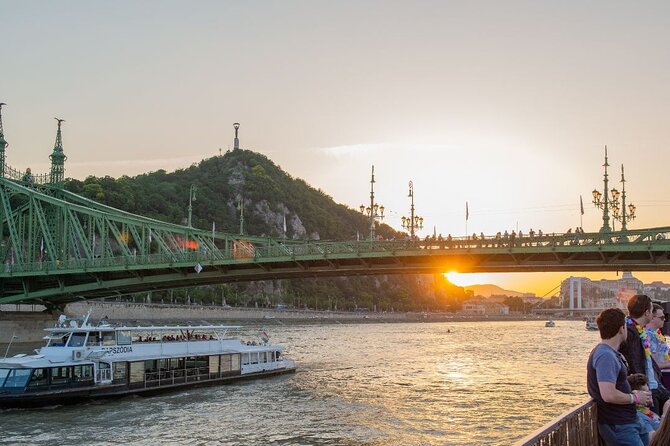Budapest Sip and Sail Danube Cruise with Unlimited Prosecco - The Social Vibe: Photo Opportunities Without a Full Evening Commitment