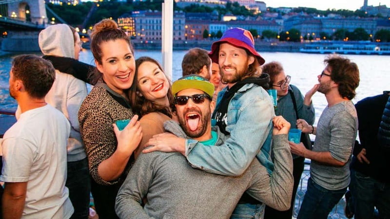 Budapest: Sip & Sail Danube Cruise with Unlimited Beer - Drinks on Board: Unlimited Beer, Prosecco, and Cocktails (What to Expect)
