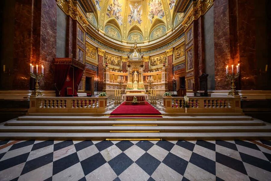 Budapest: St. Stephen's Basilica Entry with Options - Inside the main church hall: what to look for