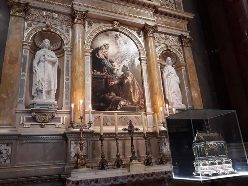 Budapest: St. Stephen's Basilica Tour & Music Performance - Construction took over 50 years: how that affects what you notice