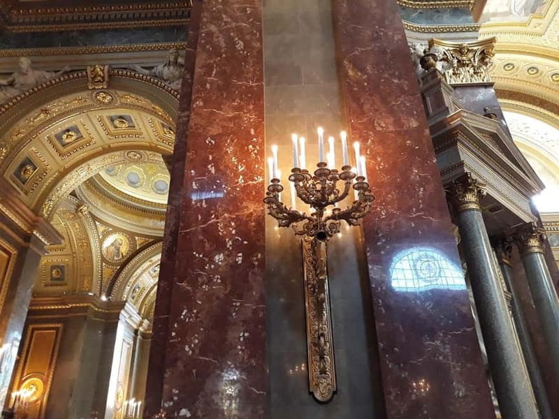 Budapest: St. Stephen's Basilica Tour & Music Performance - Languages and guide style: what you can expect