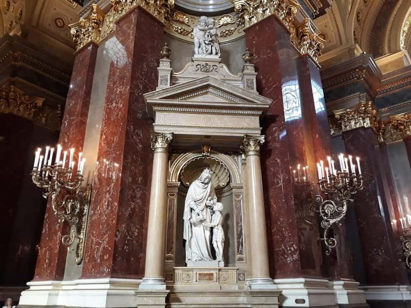 Budapest: St. Stephen's Basilica Tour & Music Performance - Meeting at Szent István tér: how to find your guide fast