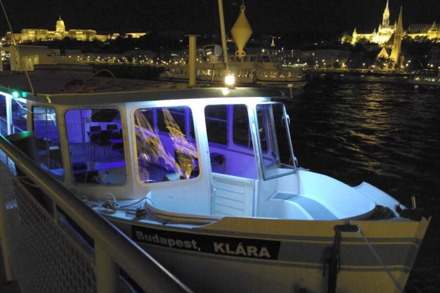 Budapest: Stag Party Boat with Beer and Wine - Your one-hour route: Budapest sights you get without the transit headache
