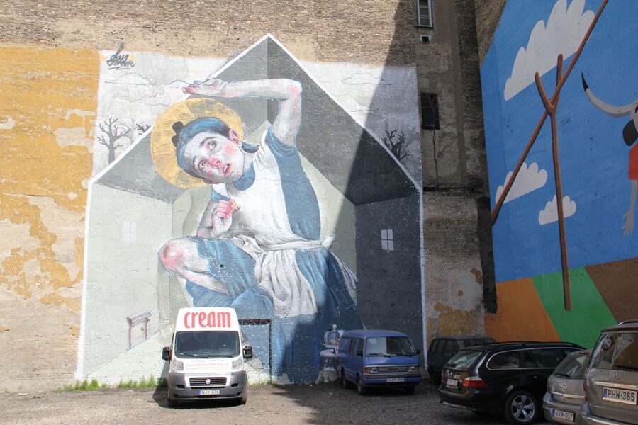Budapest: Street Art Tour - The included coffee stop, and how it helps the walk