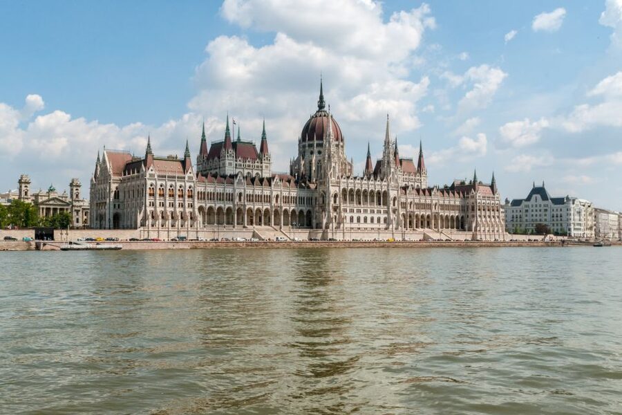 Budapest: Summer Brunch & Cruise with Prosecco or Cake - Key points before you board