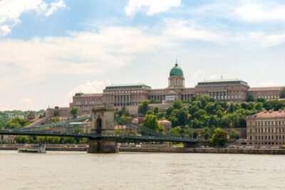 Summer Brunch & Cruise with Prosecco or Cake