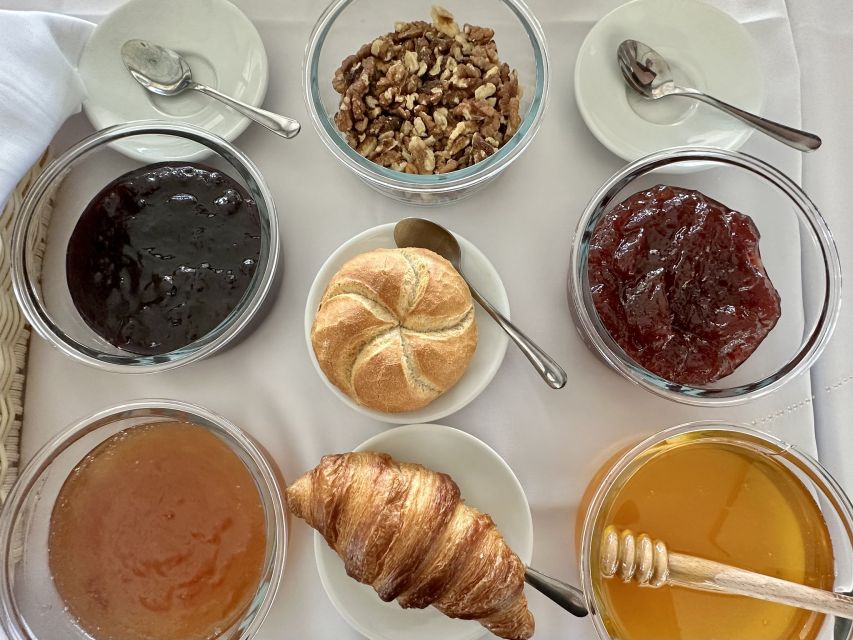 Budapest: Summer Brunch & Cruise with Prosecco or Cake - Upper deck moves that improve the whole experience