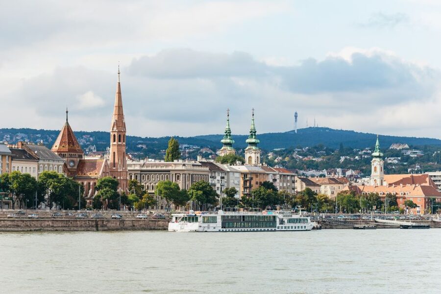 Budapest: Sunset Cocktail Cruise - Cocktails, music, and the onboard atmosphere you should expect