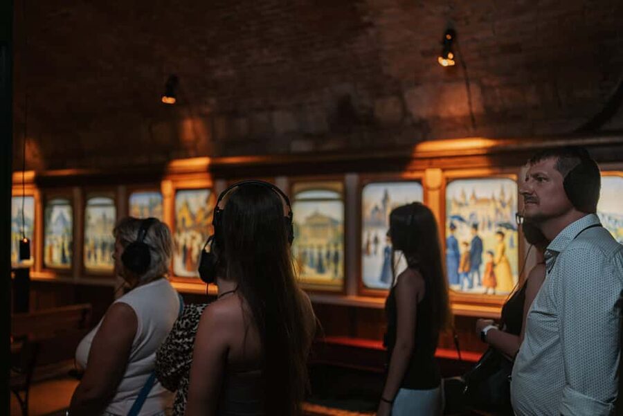 Budapest: Time Machine Immersive Historical Exhibition - Original audio plays with professional actors: how to get the most out of them