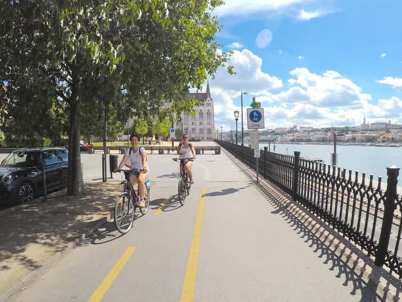 Budapest to Szentendre e-Bike Tour with a local guide - Entering Budapest by bike, not by bus
