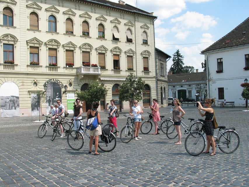 Budapest to Szentendre e-Bike Tour with a local guide - Lángos lunch, and the simple comfort of doing one iconic food