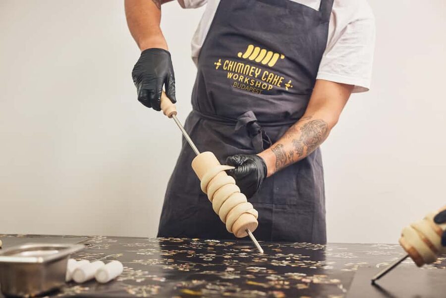 Budapest: Traditional Chimney Cake (Kürtőskalács) Workshop - Finding The Venue: The White Door Next To Number 11