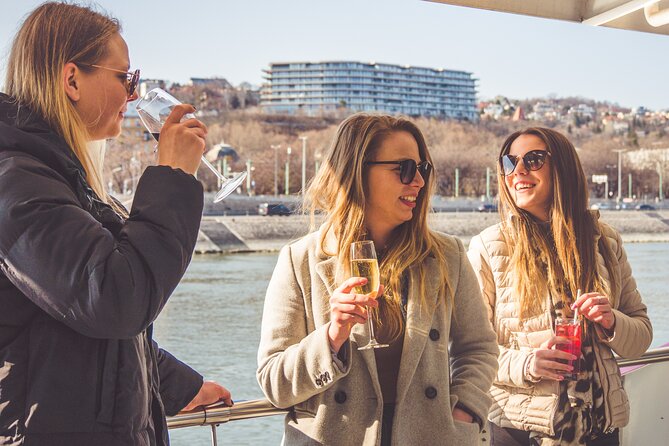 Budapest Unlimited Prosecco and Wine Cruise Day or Sunset Option - Service quality: what you can hope for, and what to watch