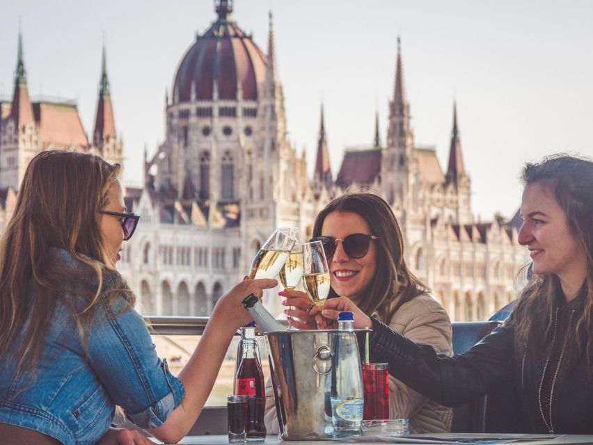 Budapest: Unlimited Prosecco and Wine Sightseeing Cruise - Why this 1-hour cruise works so well for your first Budapest night