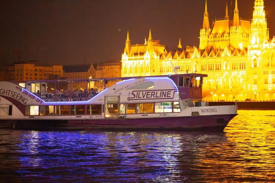 Budapest: Unlimited Prosecco and Wine Sightseeing Cruise - Gellért Hill Cave and the Citadella area: where the night gets dramatic