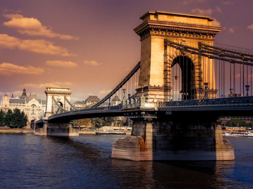 Budapest: Unlimited Prosecco and Wine Sightseeing Cruise - Dock 11 by Elisabeth Bridge: where you actually start